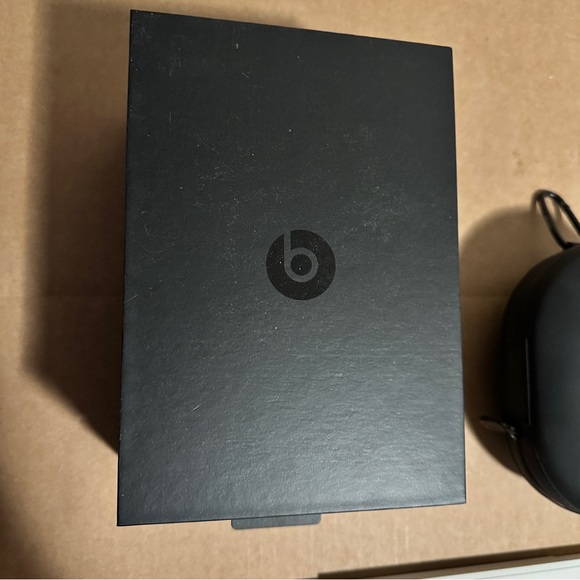Beats by Dre Studio Pro Case and Box - Picture 4 of 4
